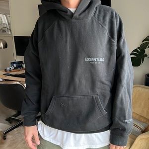 Essentials fear of god size m sweatshirt black